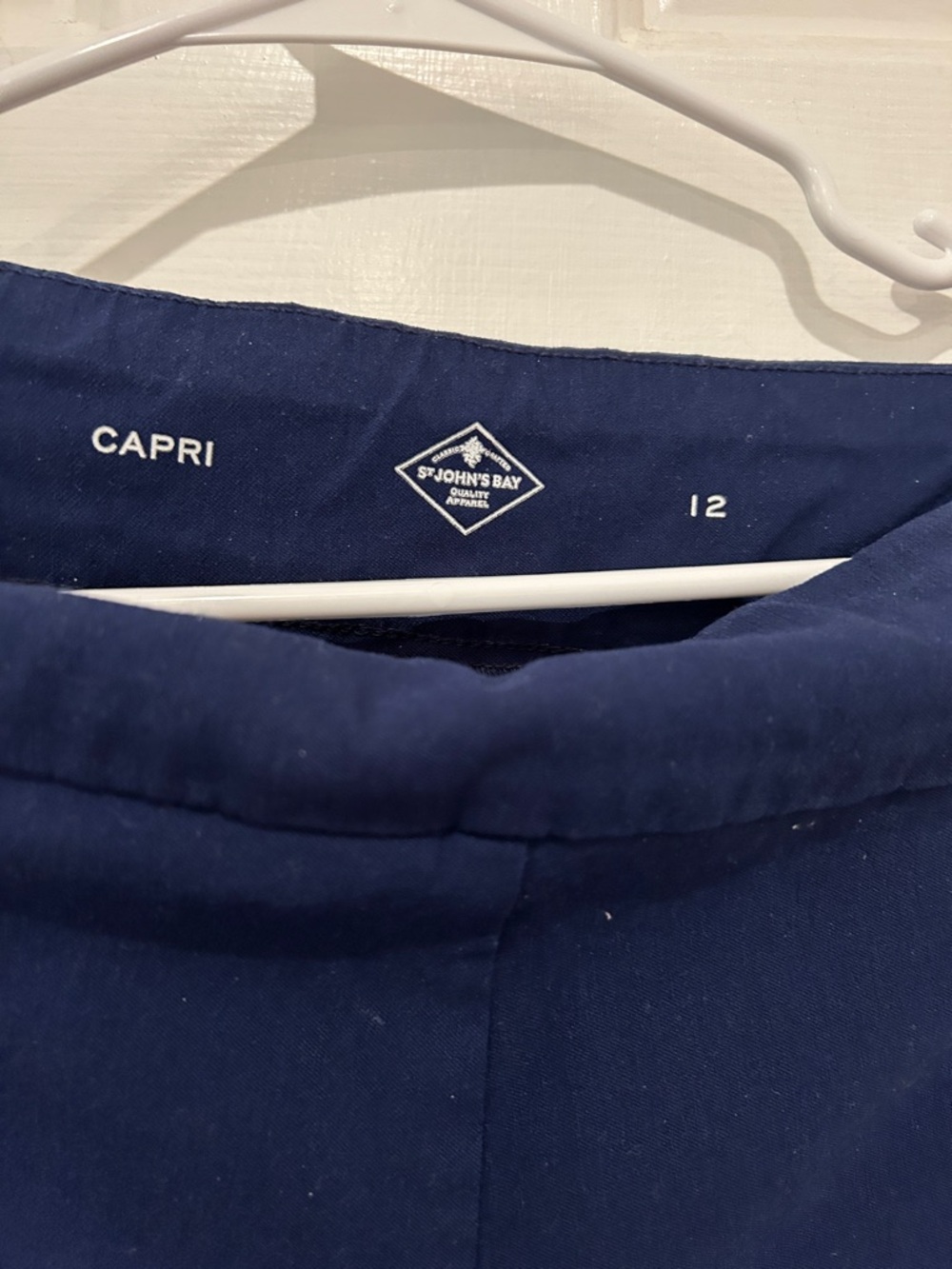St. John's Bay Navy Blue Capri Pants Size 12 - Picture 2 of 3